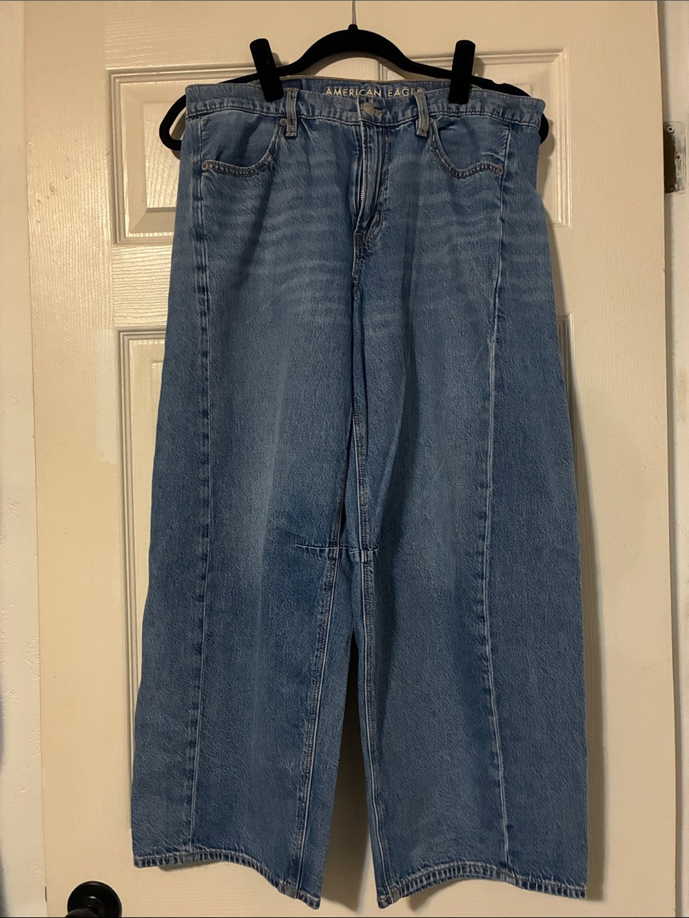 American Eagle Outfitters Wide-Leg barrel Jeans in Light Blue size 6 short